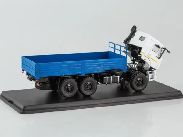 KAMAZ-43118 Diecast Truck Model 1:43 Scale - Image 4