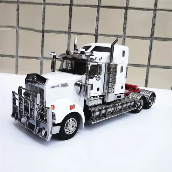 1:32 Scale Diecast Kenworth T909 Truck Model - Image 7