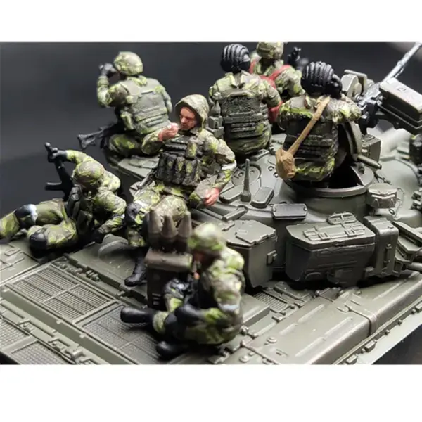 1:72 Scale 10Pcs Russian Schoolbag Soldiers Set - Image 6