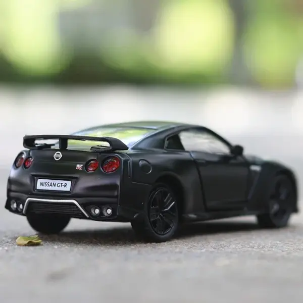 1:36 Nissan GTR R35 Diecast Model Car - Image 3
