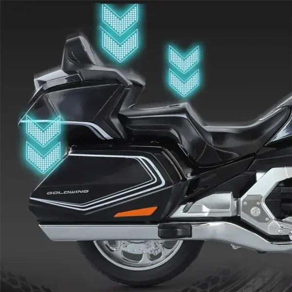 1:11 Honda Gold Wing GL800 Diecast Model - Image 6