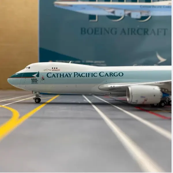 Cathay Pacific 747-8F Diecast Model 1:400
