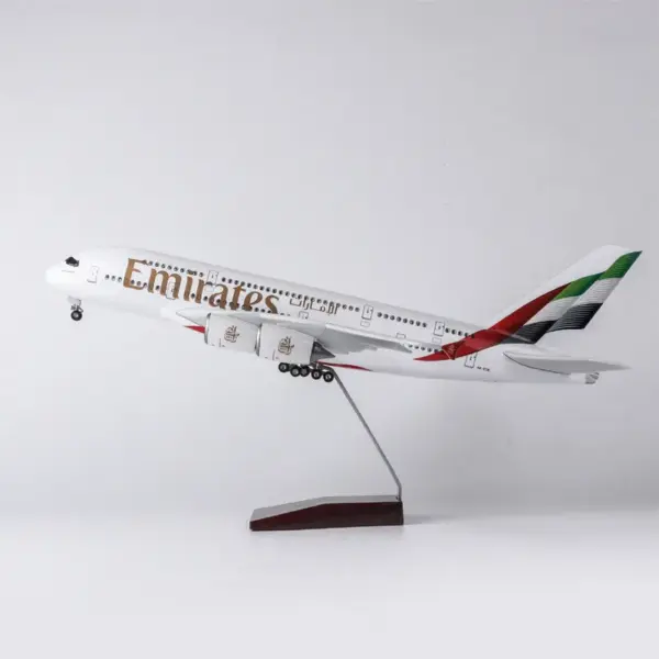 Emirates Airlines Airbus A380/B777 Model Plane - Image 5