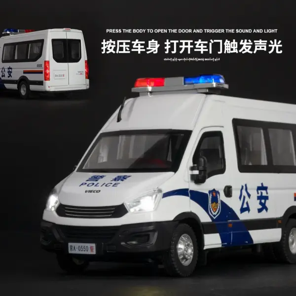 1:24 High Simulation Diecast Police Car Model - Image 3