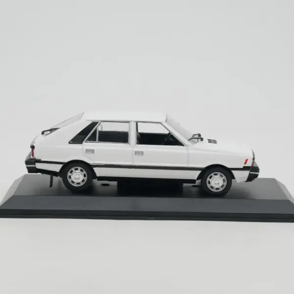 Diecast 1:43 FSO Polonez 1500 Model Car - Image 4