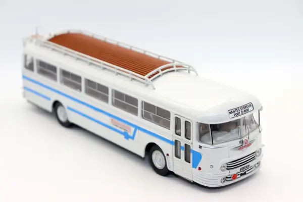 1:43 Scale Chausson AP52 1955 Bus Model - Image 5