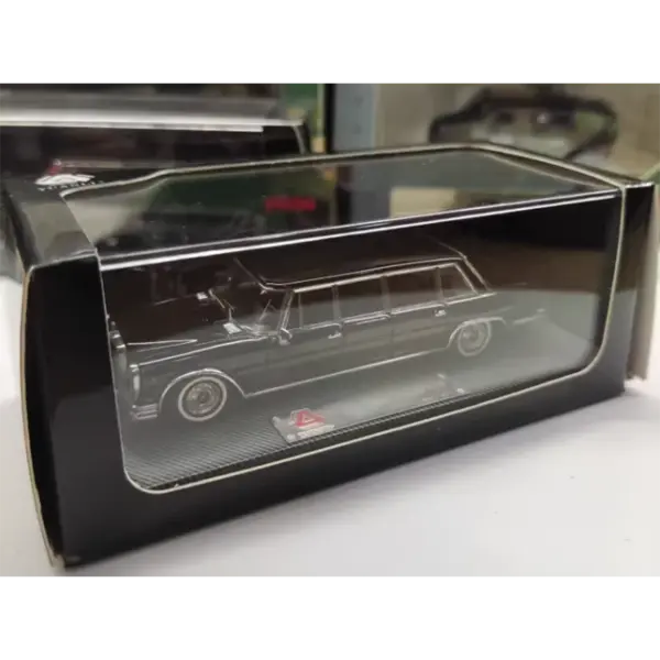 1:64 Scale Diecast Benz W100 Model Car - Image 2
