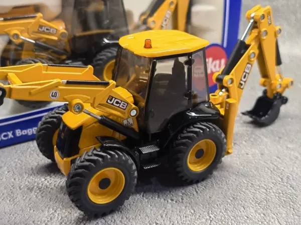 1:50 Scale JCB 4CX Diecast Backhoe Loader - Image 2