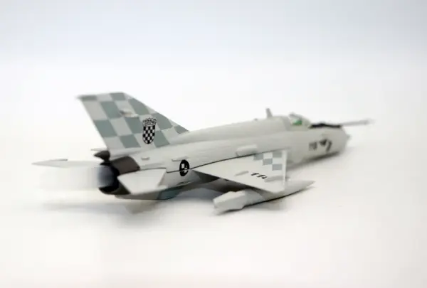 1/100 Scale Diecast Mig 21bisD Model Aircraft - Image 4