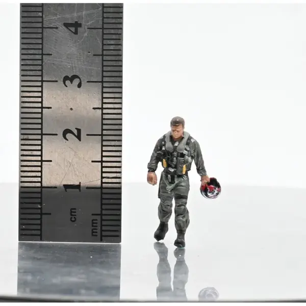 1:72 Scale Top Gun Fighter Pilot Figure