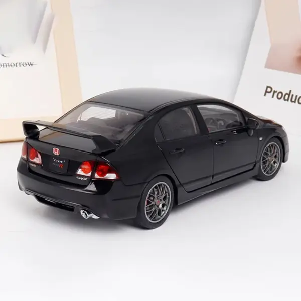 1:18 Scale Diecast Honda Civic Type-R Model - Image 5