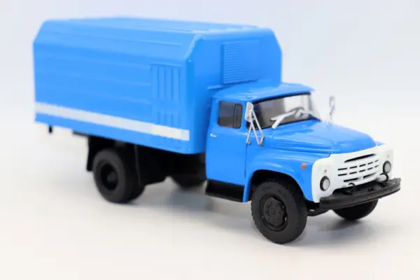 1/43 Scale ZIL ZIS 130 Airport Truck Model - Image 2