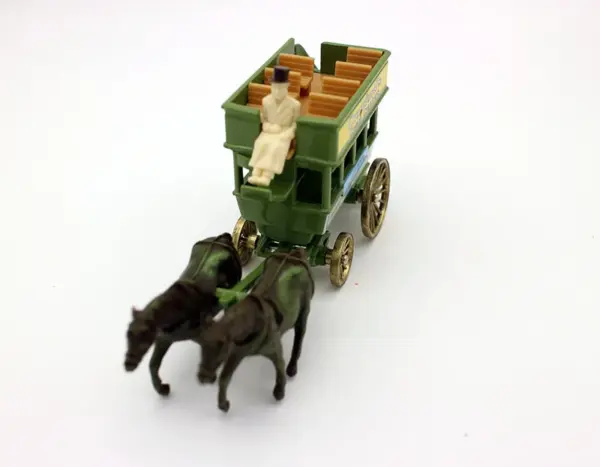 Vintage Horse Drawn Bus Diecast Model DG004020 - Image 5