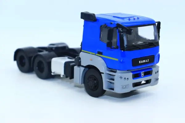 KAMAZ 65206 Tractor Diecast Model 1/43 Scale - Image 2