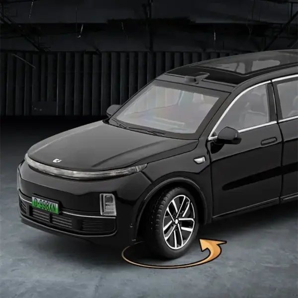 1:32 Alloy SUV Model Car with Sound and Light - Image 3