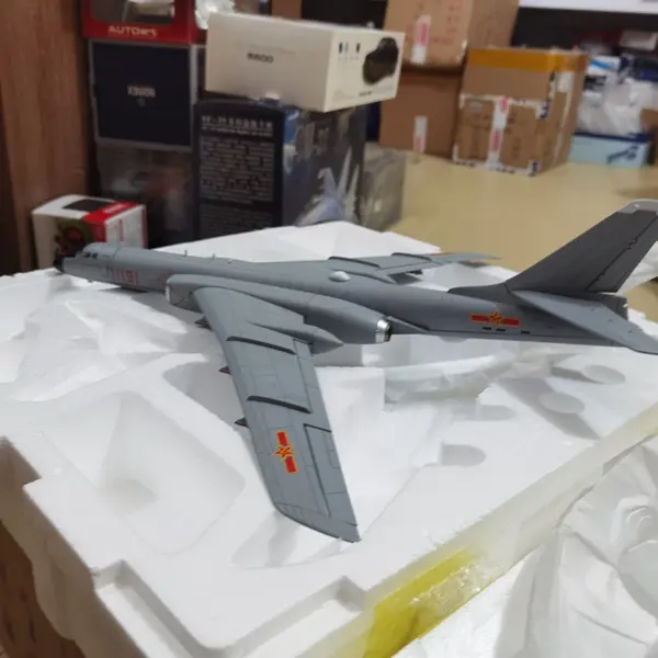 1:72 Scale H6 Die Cast Military Aircraft Model - Image 6