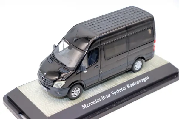 1/43 Scale Mercedes-Benz Sprinter Kombi Van Model - Image 9
