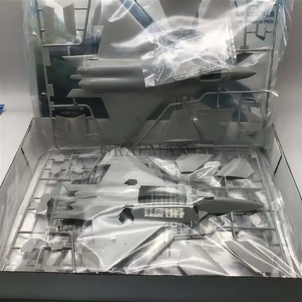 1/72 F-22A Raptor Model Airplane Kit - Image 3