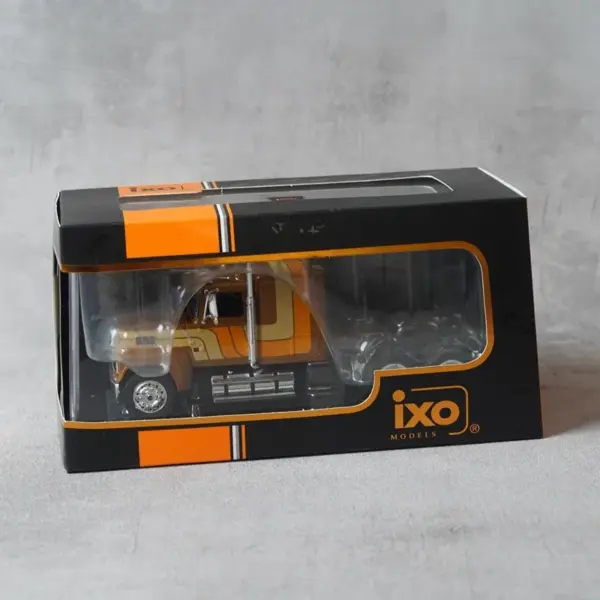 1:43 Scale Diecast Ford LTL-9000 Truck Model - Image 6