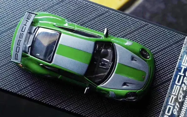 1:64 Scale Alloy Diecast 911GT RS Model Car - Image 10