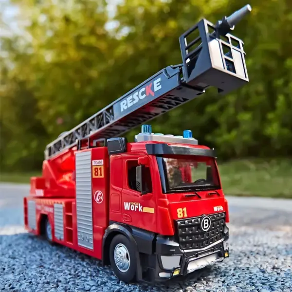 Diecast Metal Fire Truck Water-Spraying Toy - Image 3