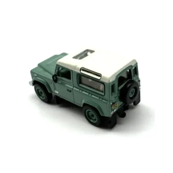 1:76 Scale Diecast Land Rover Defender Model - Image 2