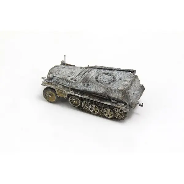 1:72 German SDKFZ 253 Military Vehicle Model - Image 4