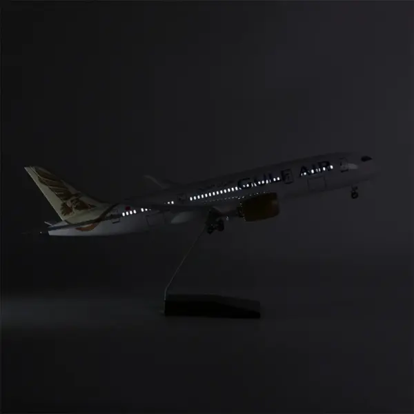 Gulf Air B787 Diecast Resin Model Aircraft - Image 4