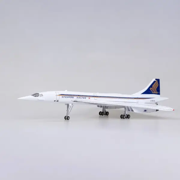 1:125 Scale Concorde Aircraft Model with Lights - Image 2