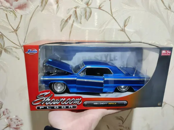 Chevy Impala 1:24 Diecast Car Model - Image 6