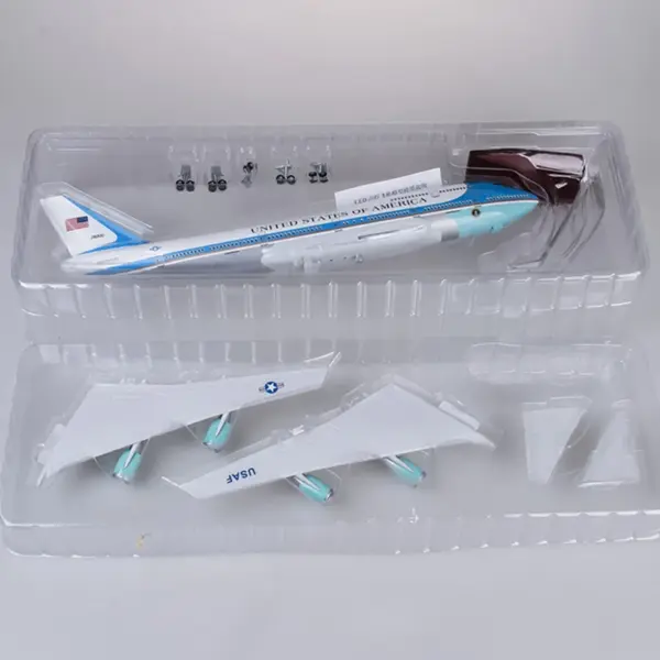 1:150 Scale B747 Air Force One Model - Image 6