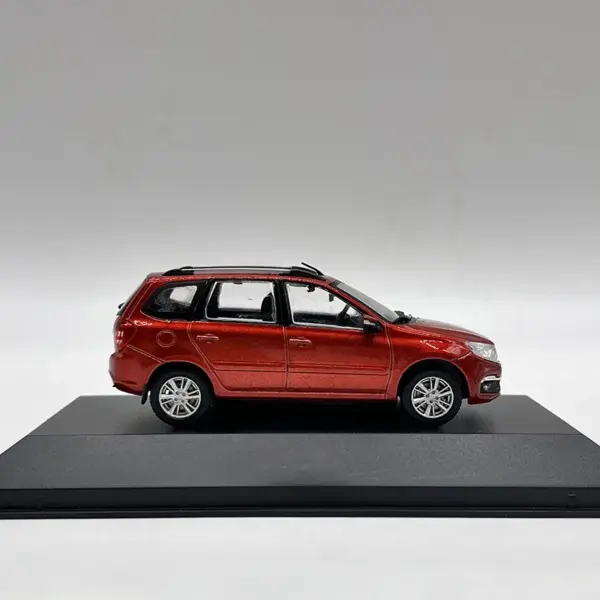 1/43 Scale Lada Granta Red Diecast Model Car - Image 2