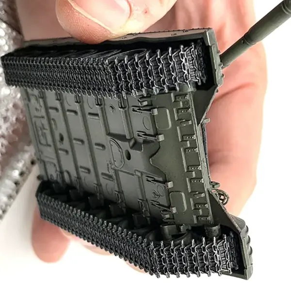 1:72 Scale Russian T-72A Battle Tank Model - Image 6