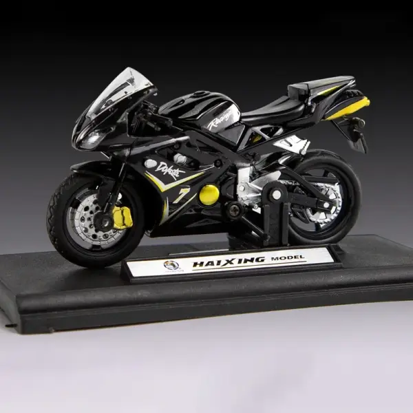 1:18 Scale Triumph 675 Diecast Motorcycle Model - Image 5