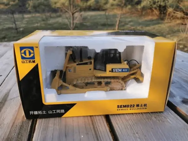 1:35 CAT Bulldozer SEM822 Diecast Model Vehicle - Image 6