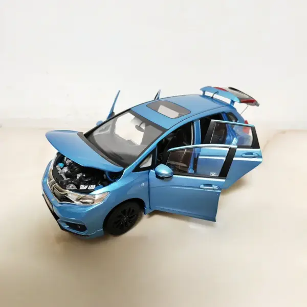 1:18 Scale Diecast Alloy Car Model Toy - Image 4