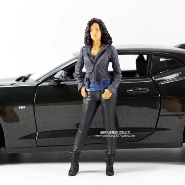 1:18 Scale Resin Racing Car Figure Accessory - Image 9