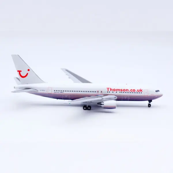 1:200 Diecast Boeing 767 Model Thomson Airways - Image 6