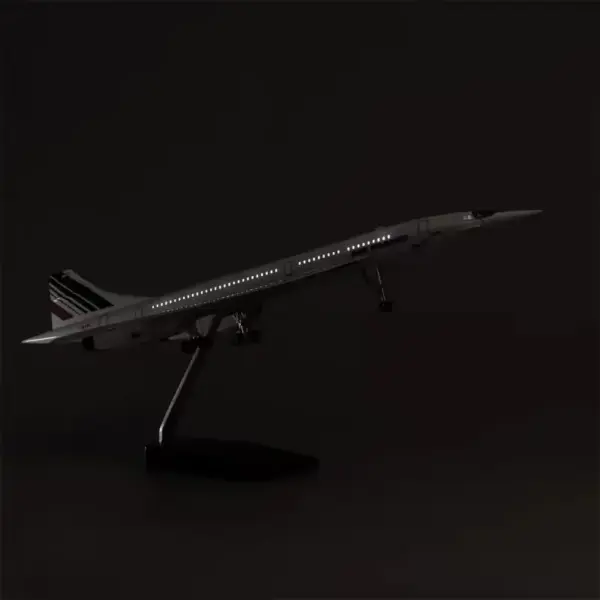 1:125 Scale Concorde Aircraft Model with Lights - Image 4