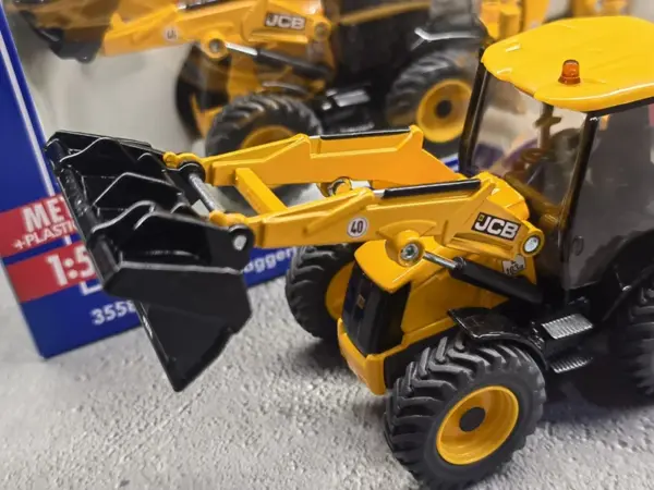 1:50 Scale JCB 4CX Diecast Backhoe Loader - Image 3