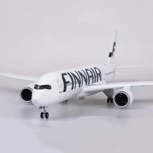 Diecast Airbus A350 Finnair Model with Lights - Image 2