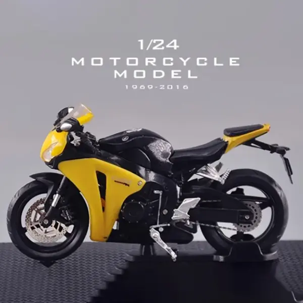1:24 Scale Plastic CB1100R Motorcycle Model - Image 3