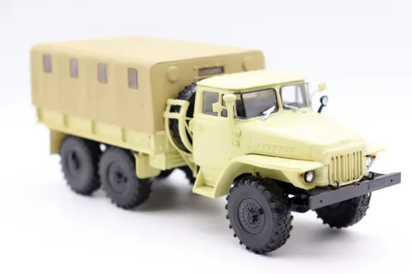 1:43 Scale URAL 377D Diecast Truck Model - Image 3