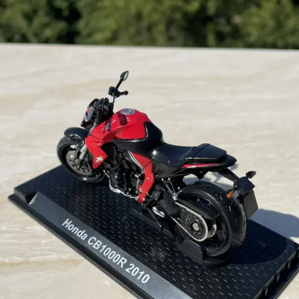 1:24 Scale Diecast Honda CB1000R Motorcycle Model - Image 4