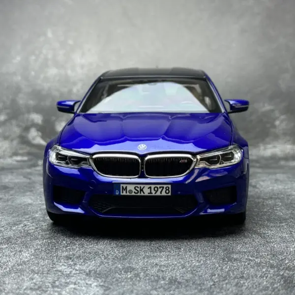 BMW M5 F90 1:18 Scale Metal Model Car - Image 2