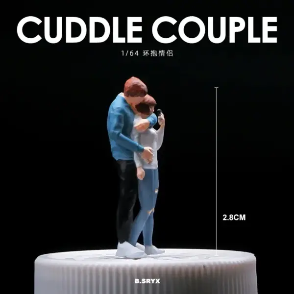 Cuddle Couple Miniature Figures 1:64 Scale Set - Image 2