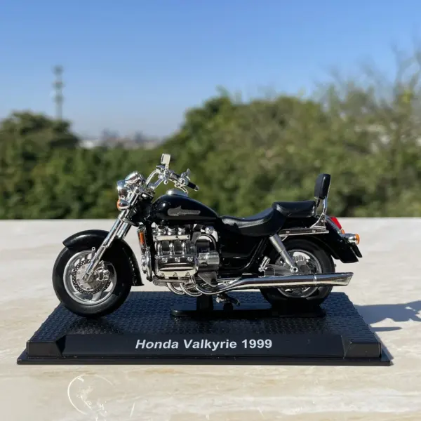 Diecast 1:24 Honda Valkyrie Motorcycle Model - Image 3