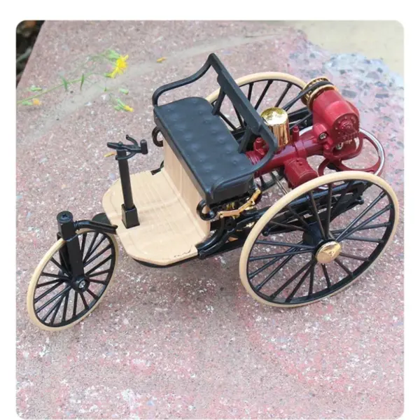 1:12 Scale Vintage Classic Car Model - Image 3