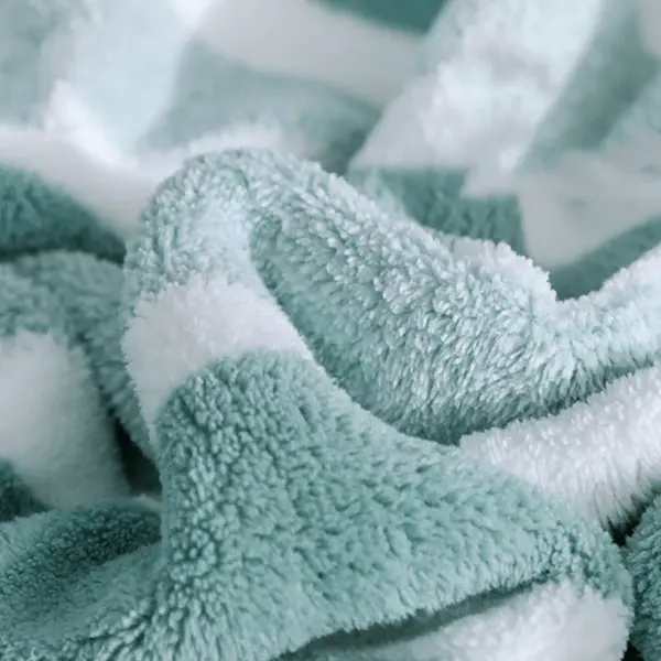 Soft Absorbent Polyester Bath Towel for Home - Image 4