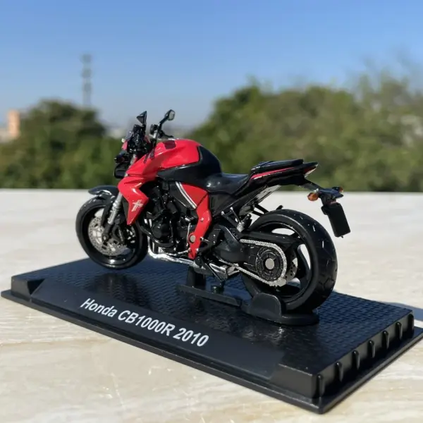 1:24 Scale Diecast Honda CB1000R Motorcycle Model - Image 2